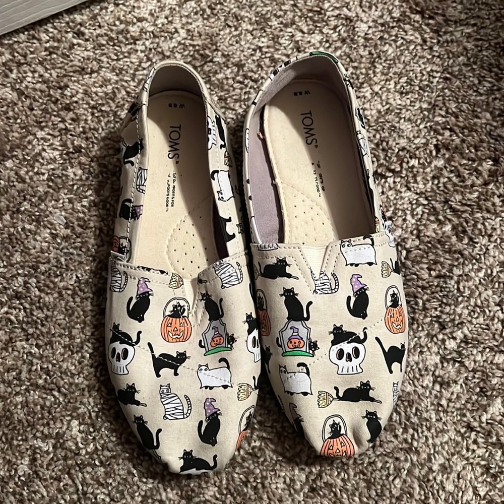 Black Cat Halloween TOMS